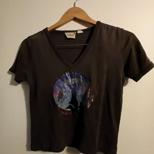 Chic V-Neck Graphic Tee - Dark Brown